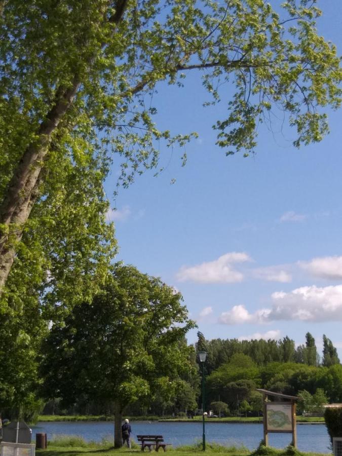 Hotel Camping Val de Boutonne Saint-Jean-dʼAngély Esterno foto