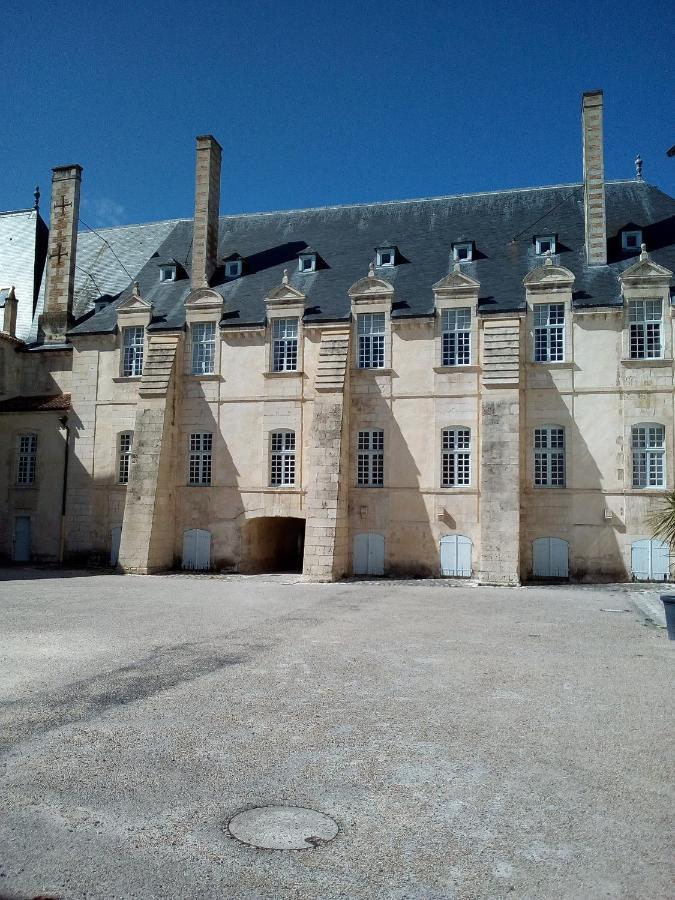 Hotel Camping Val de Boutonne Saint-Jean-dʼAngély Esterno foto