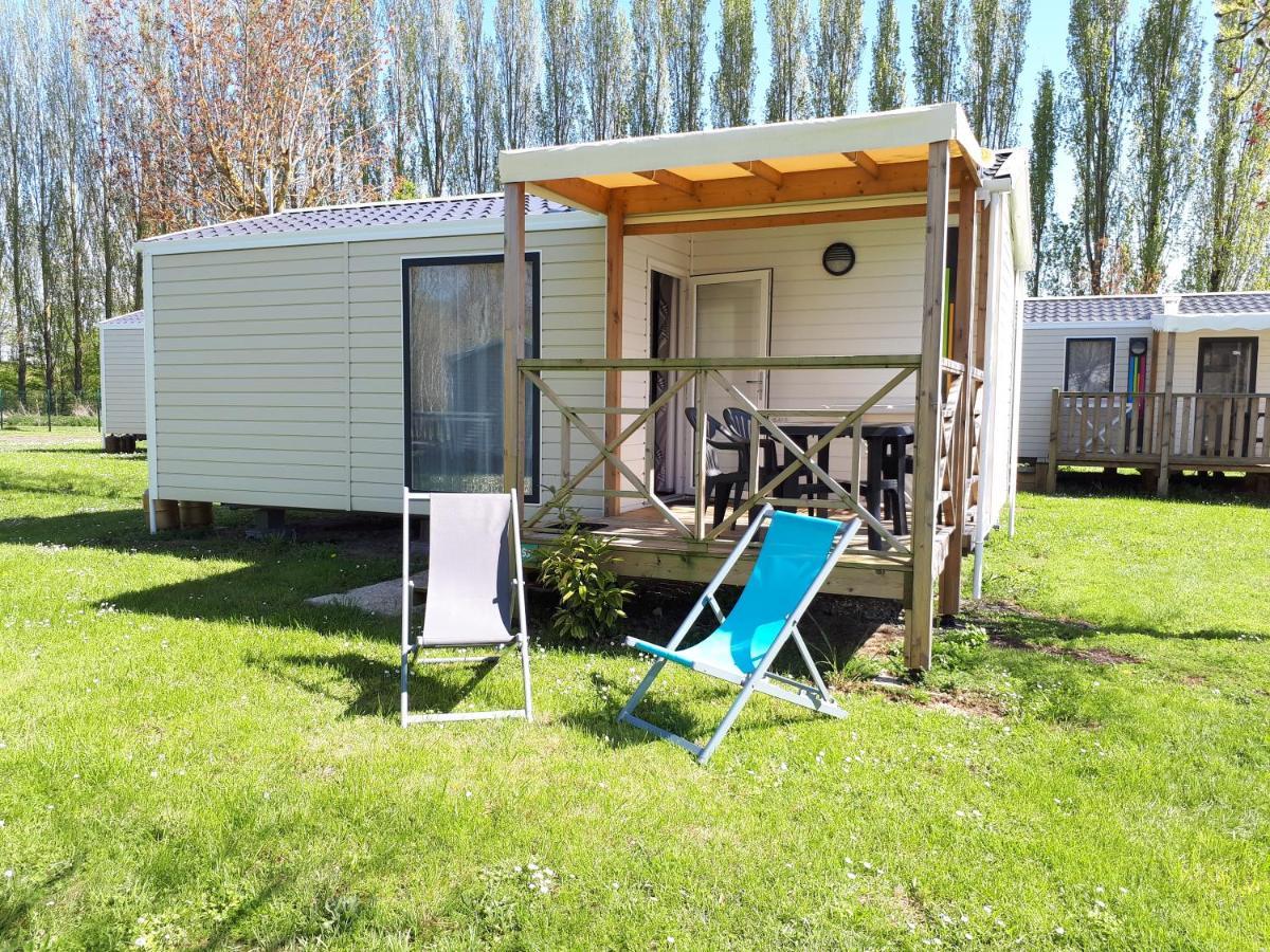 Hotel Camping Val de Boutonne Saint-Jean-dʼAngély Esterno foto