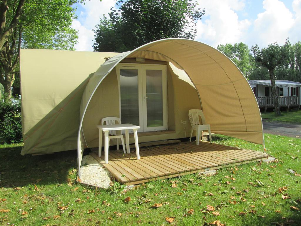 Hotel Camping Val de Boutonne Saint-Jean-dʼAngély Esterno foto