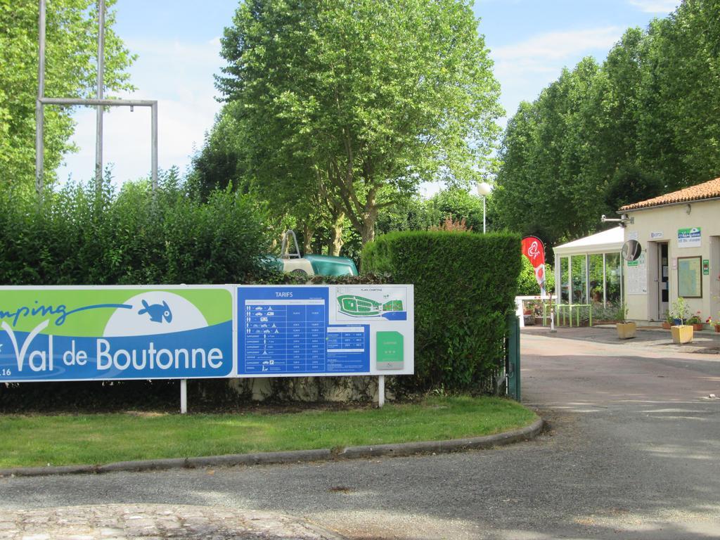 Hotel Camping Val de Boutonne Saint-Jean-dʼAngély Esterno foto