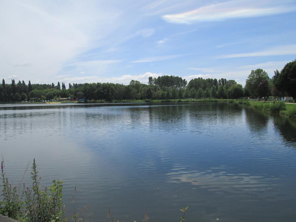 Hotel Camping Val de Boutonne Saint-Jean-dʼAngély Esterno foto