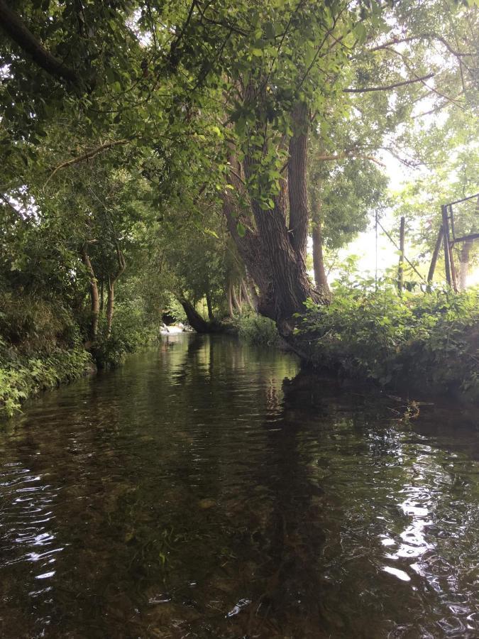 Hotel Camping Val de Boutonne Saint-Jean-dʼAngély Esterno foto