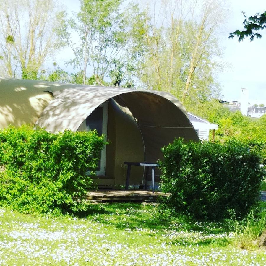 Hotel Camping Val de Boutonne Saint-Jean-dʼAngély Esterno foto